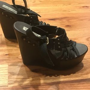 Steve Madden wedges. Not sure make model.